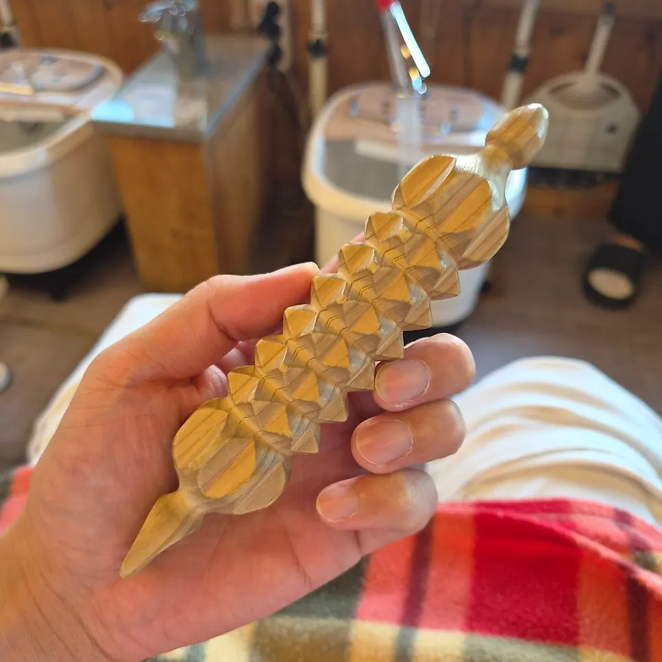 Hand acupressure massager provided at the seat
