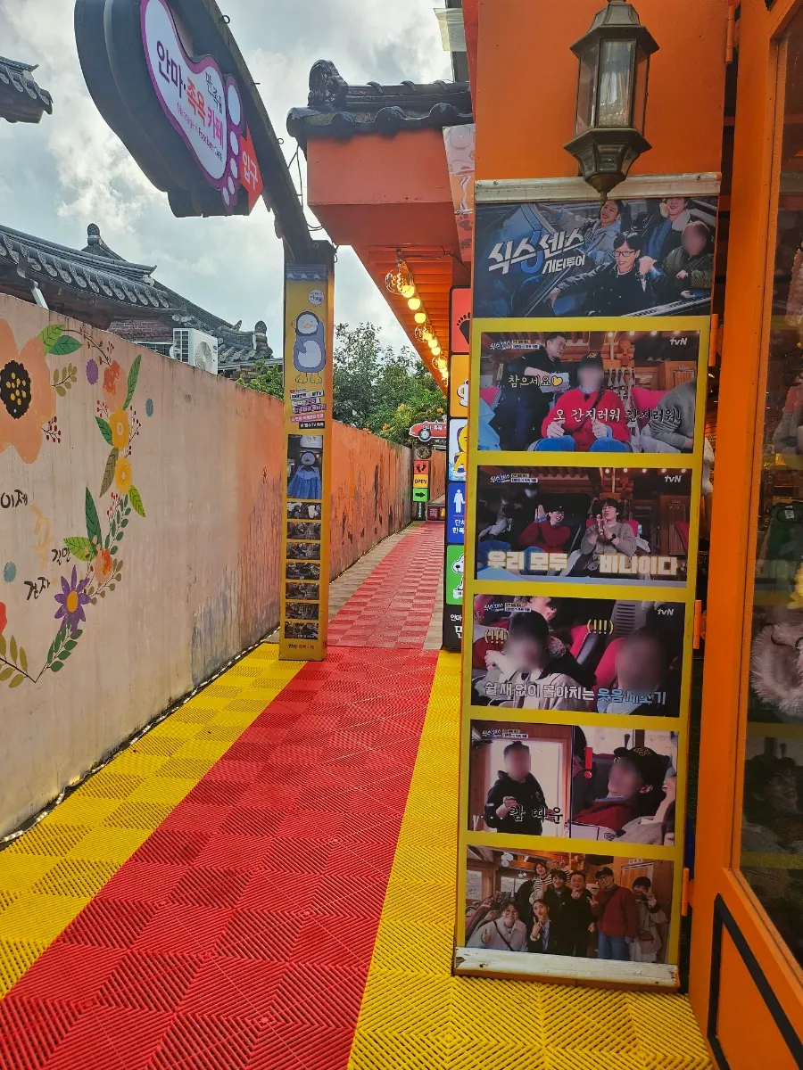 Kakao character mural at the entrance of foot bath café Manjok