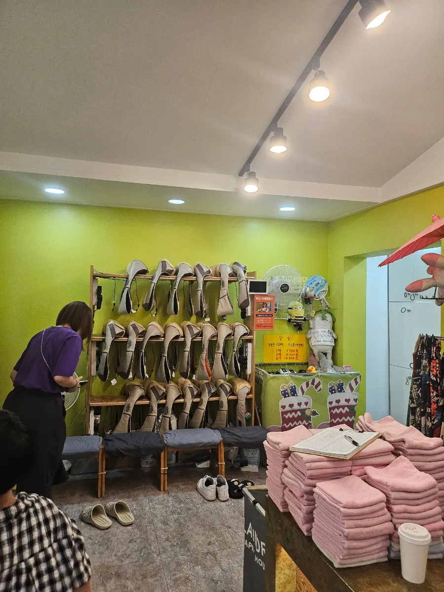 Spacious seating arrangement inside the foot bath café