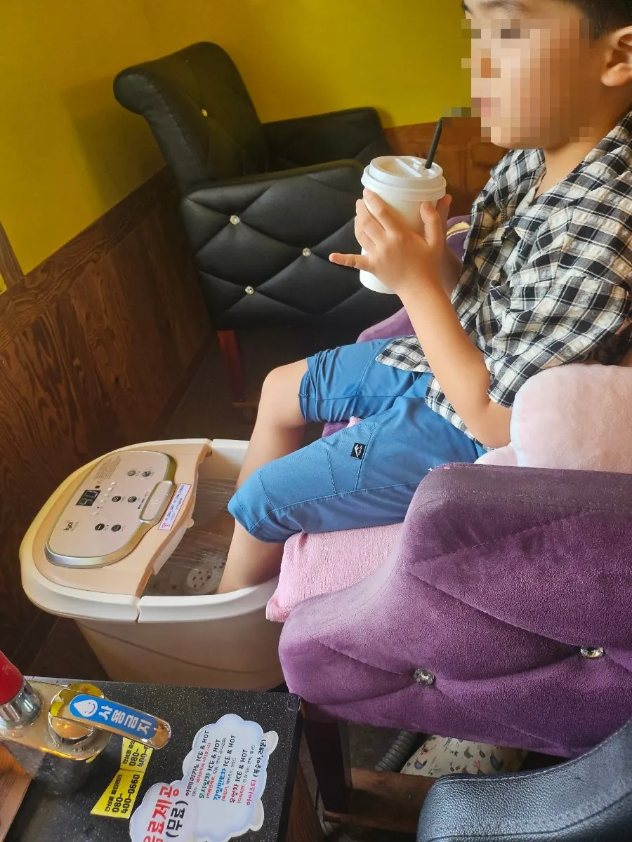 View inside the room while resting during the foot bath
