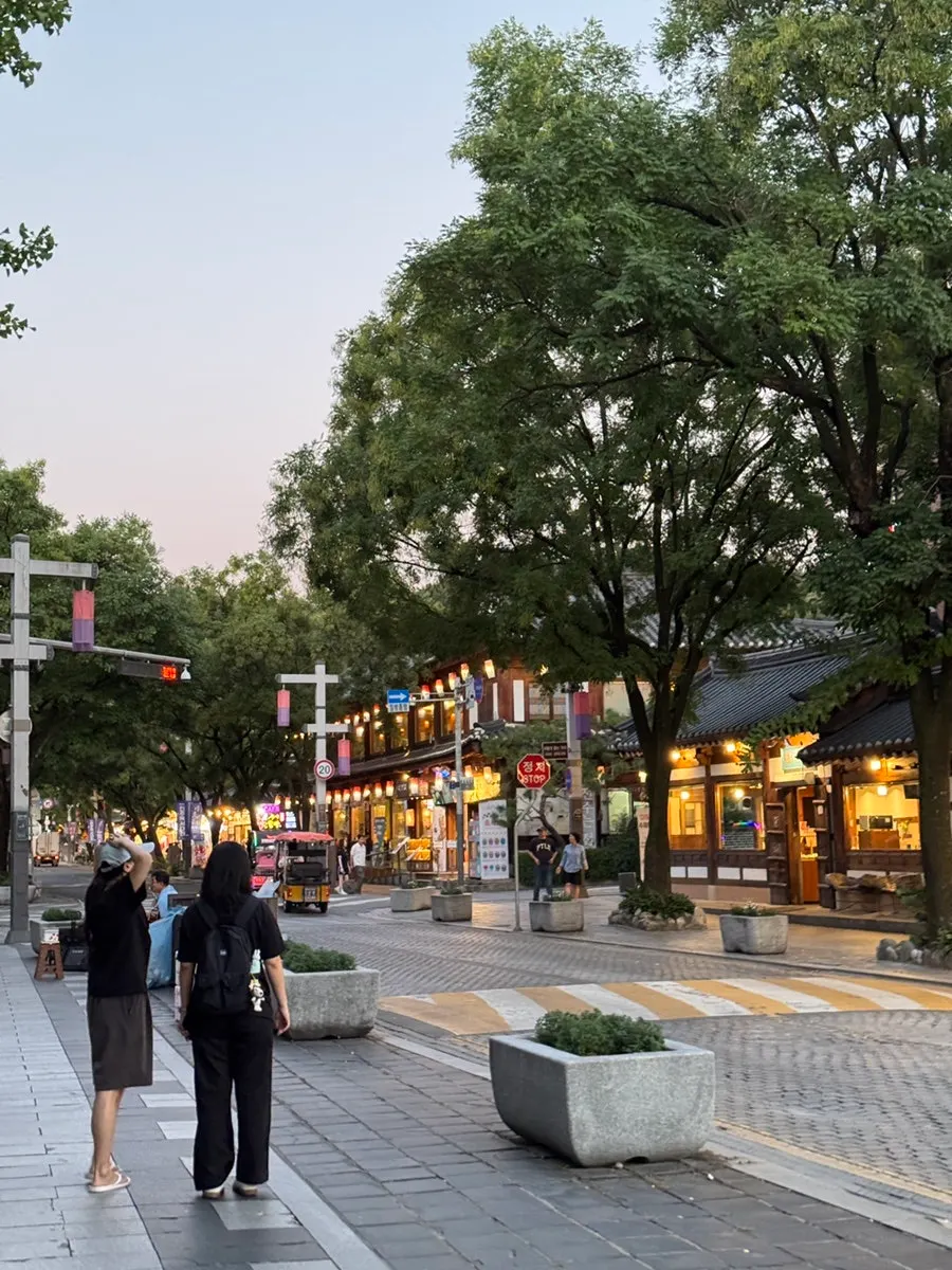 Strolling the stone-wall alleys of Jeonju Hanok Village