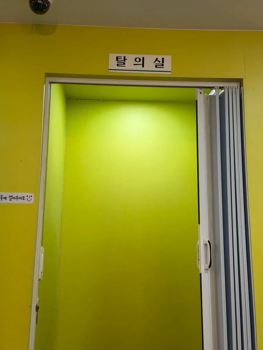 전주 한옥마을에서 쉬어갈 곳을 찾던 거리 풍경