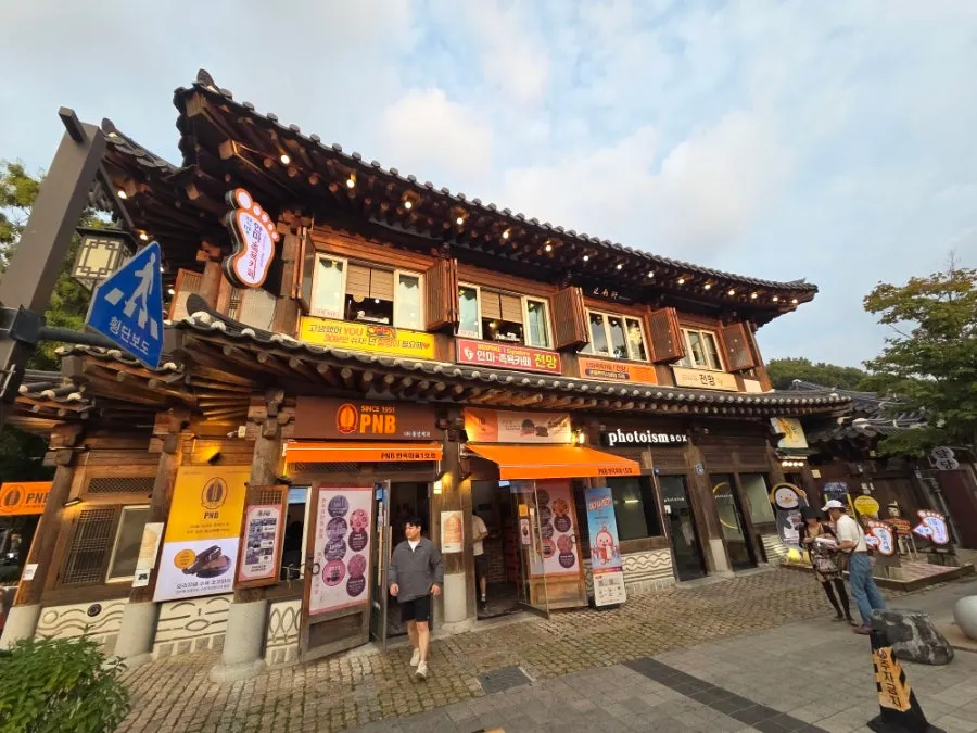 Streets of Jeonju Hanok Village explored on foot without a car