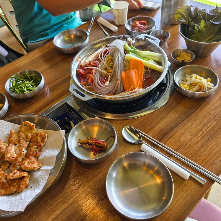 Full galbi hot pot meal spread