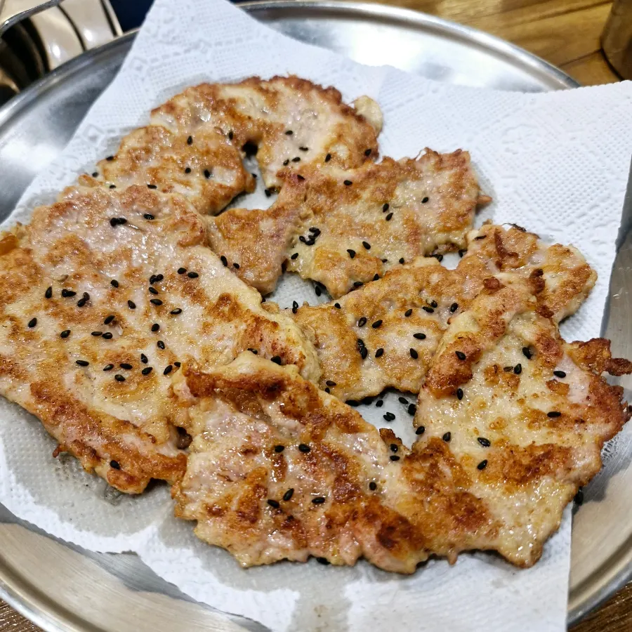 푸짐한 반찬과 콩나물부추볶음밥