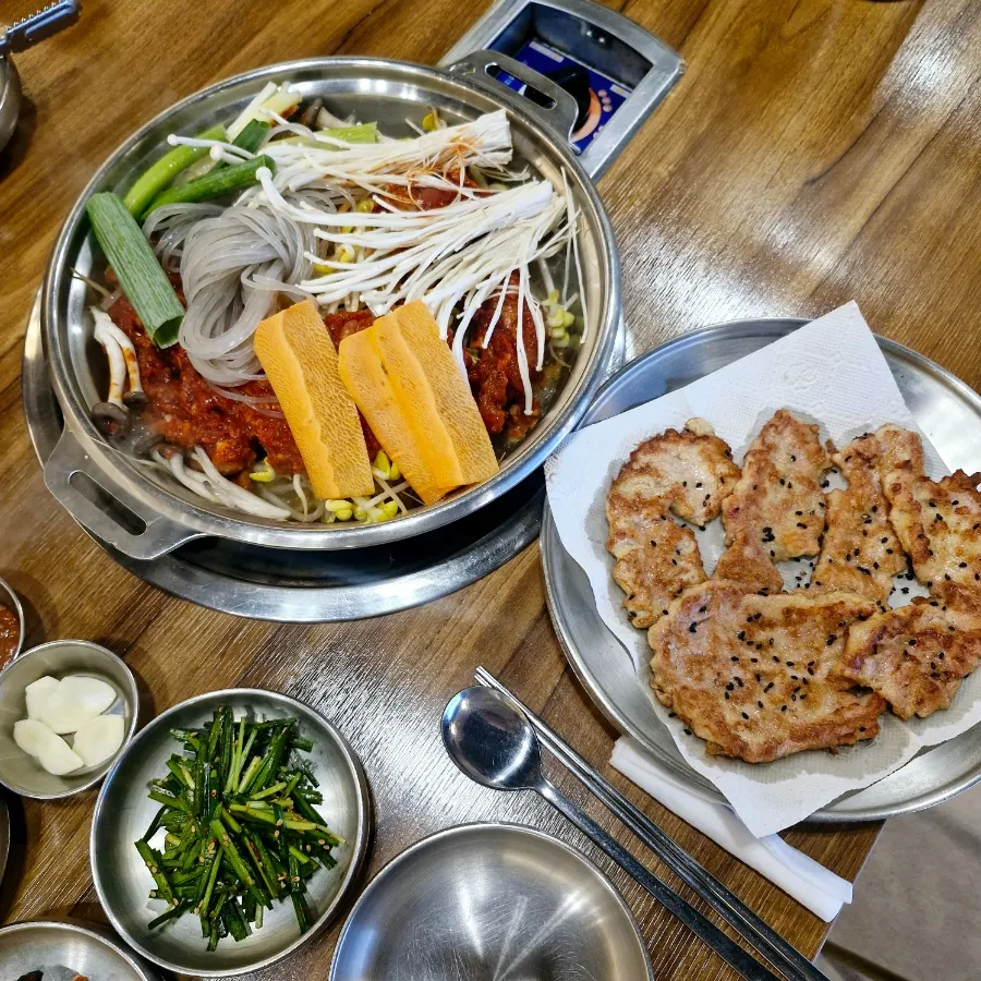 세트에 먼저 나온 육전 한 접시