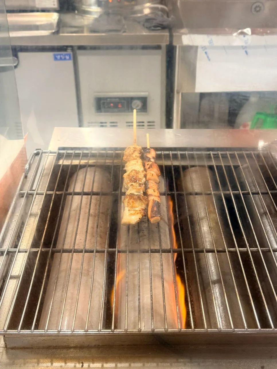 Holding the received skewers