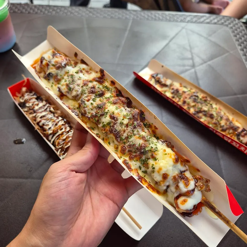 치즈를 올린 순한맛 닭꼬치