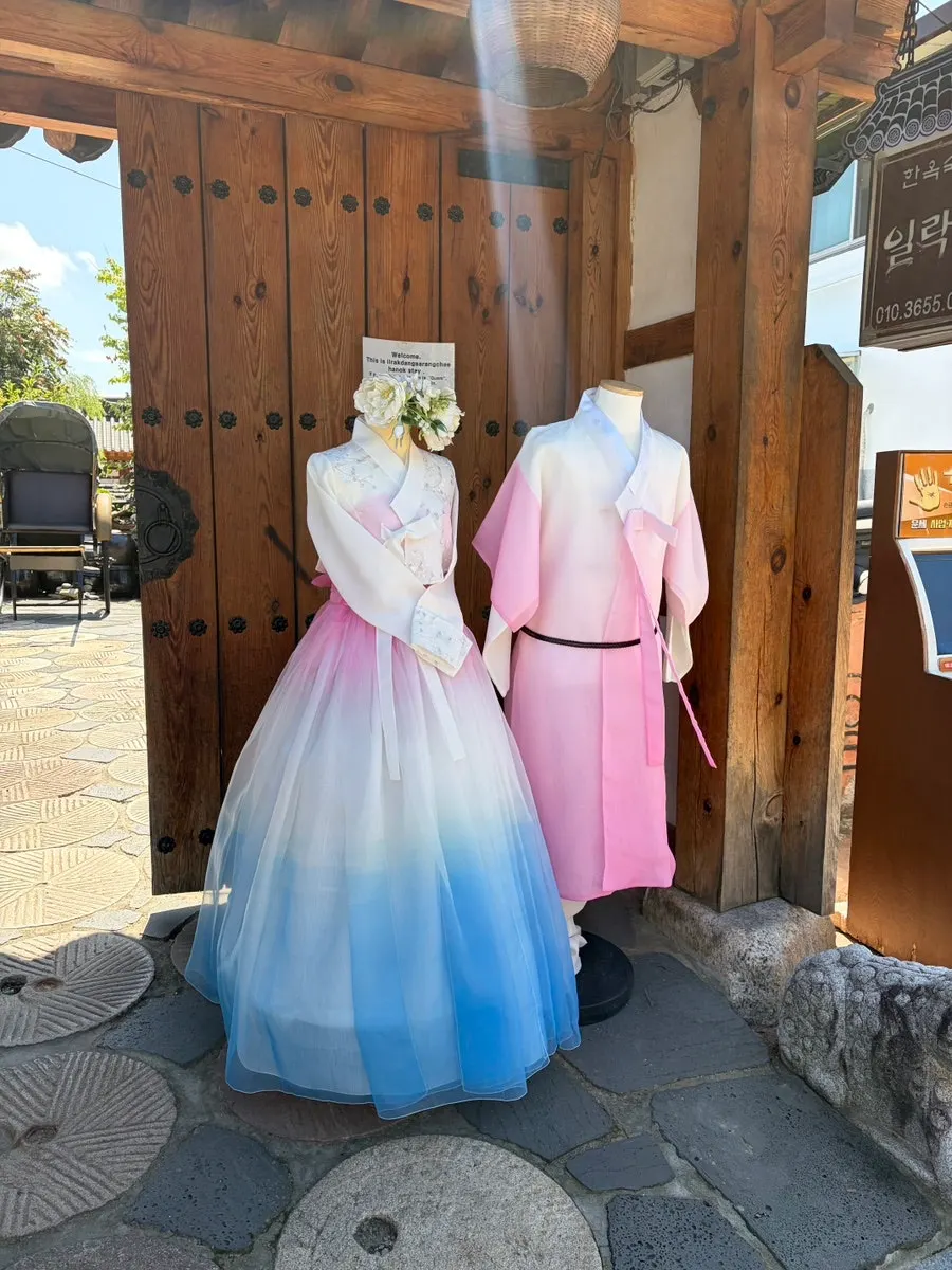 A snap photo wearing the Gyeongseong-era costume