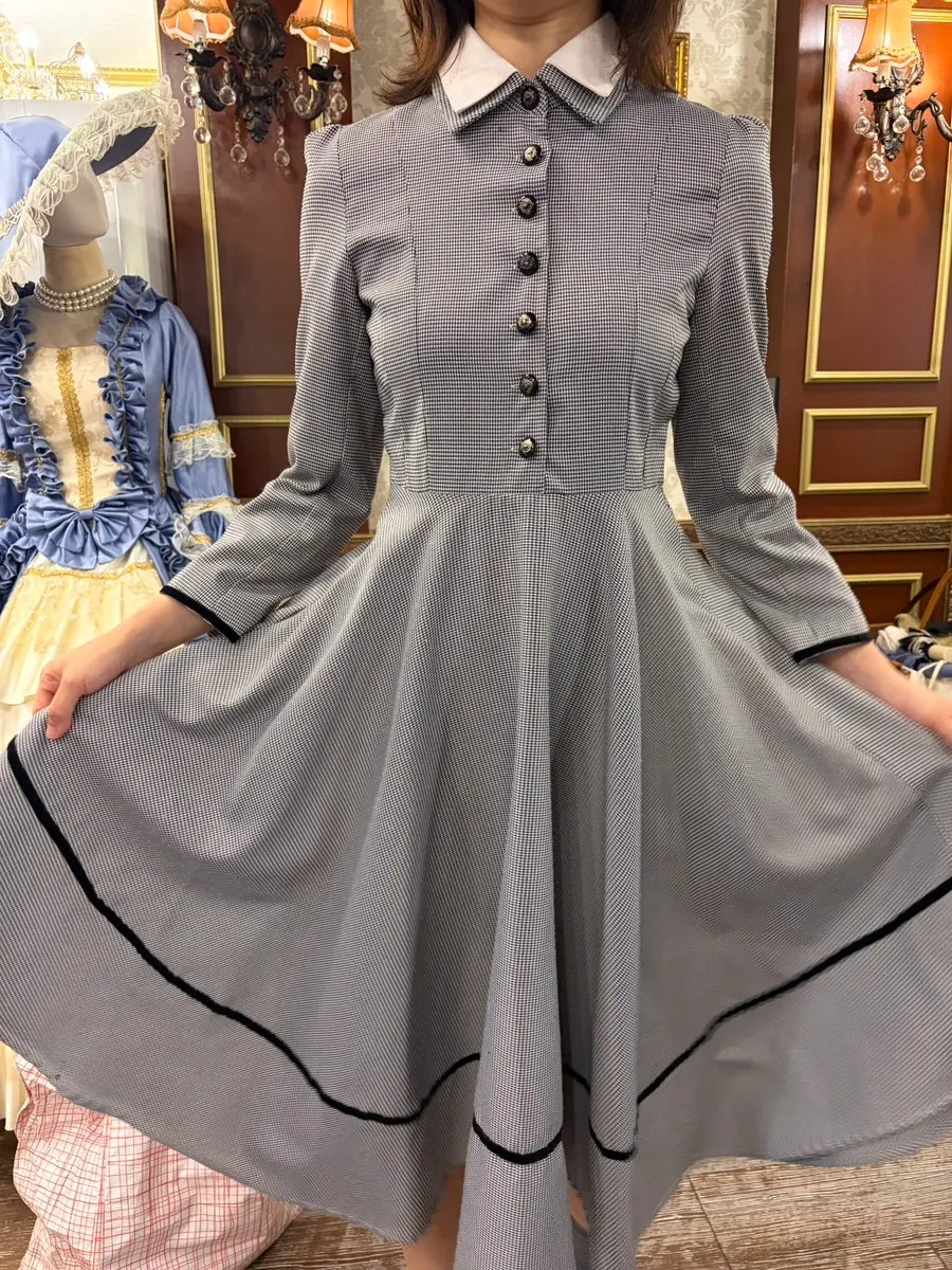 The one-size Gyeongseong costume recommended by the owner