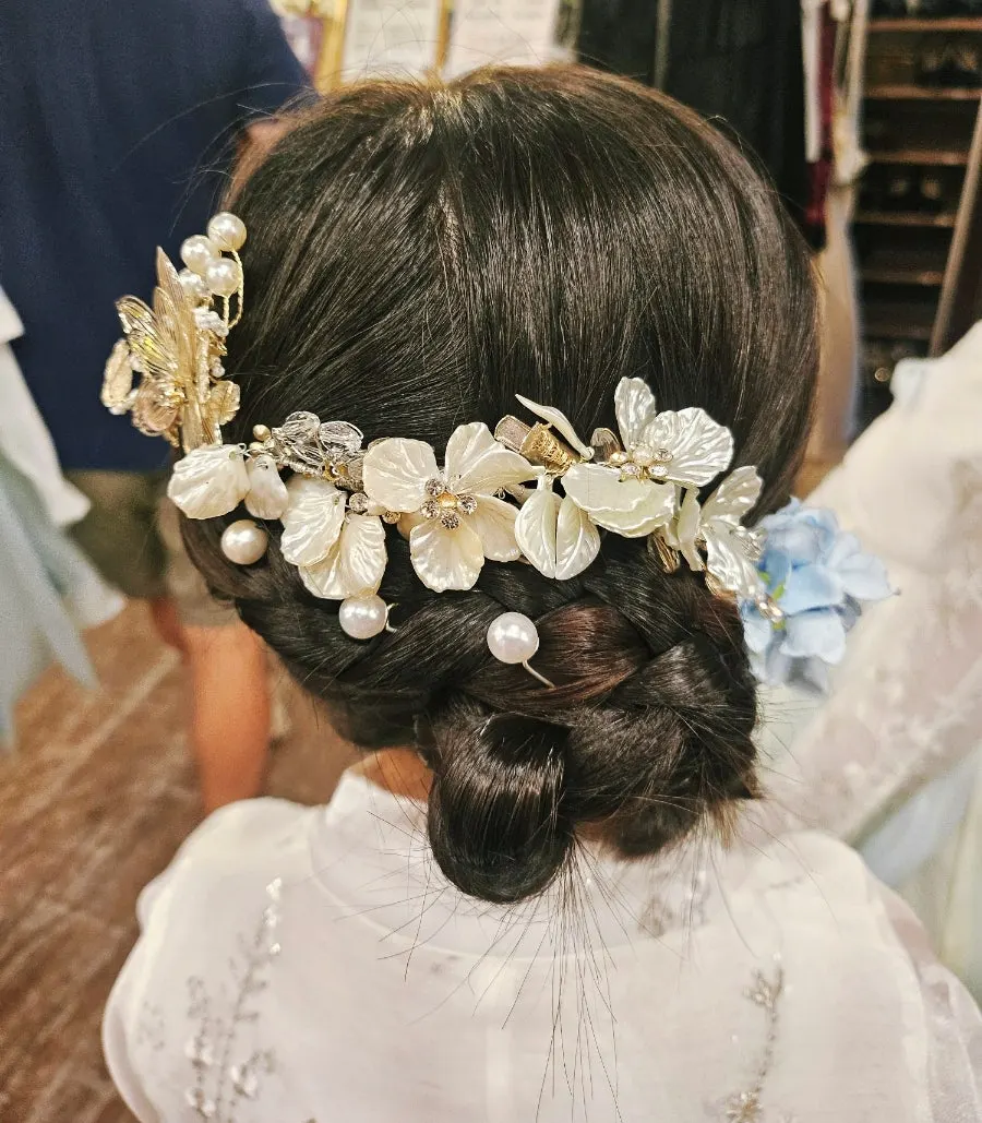 Child wearing hanbok