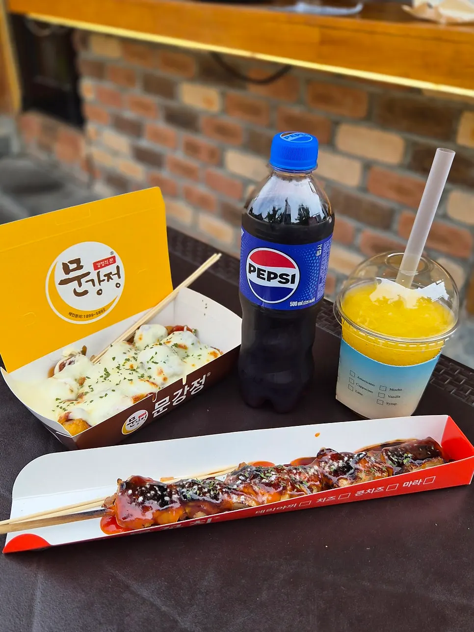 치즈 올린 매운맛 문강정과 닭꼬치