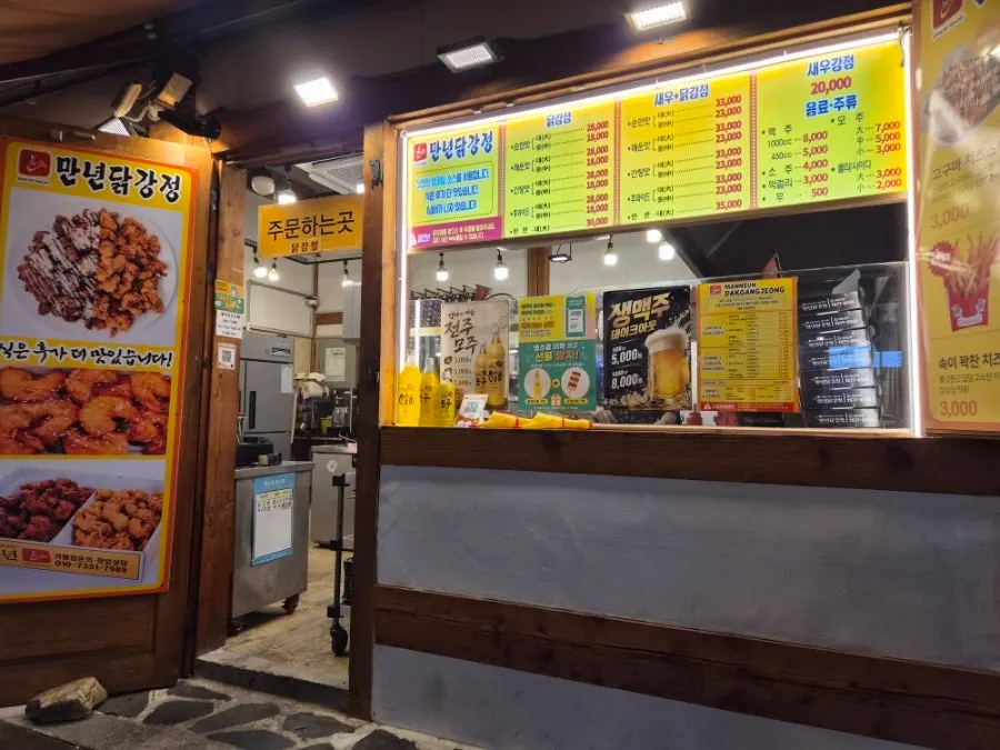 Interior of Mannyeon Dakgangjeong Hanok Village Direct Store