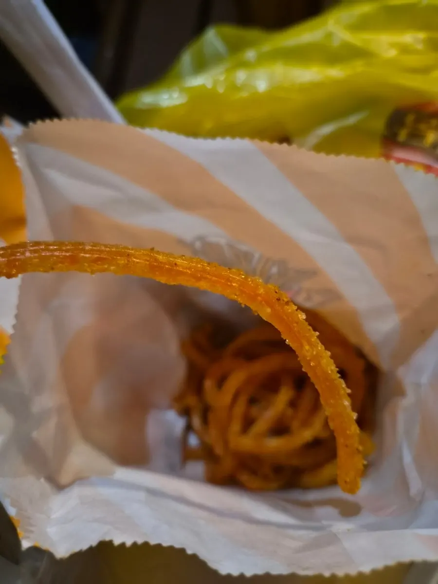 Dakgangjeong and jjondeugi set out together as a late-night snack