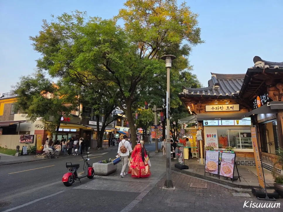Quiet weekday afternoon street in Jeonju Hanok Village
