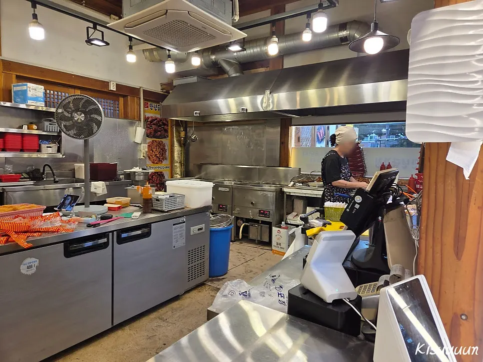 Open kitchen where the dakgangjeong is prepared