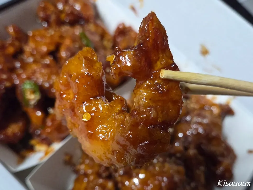 Spicy dakgangjeong with garlic and chili