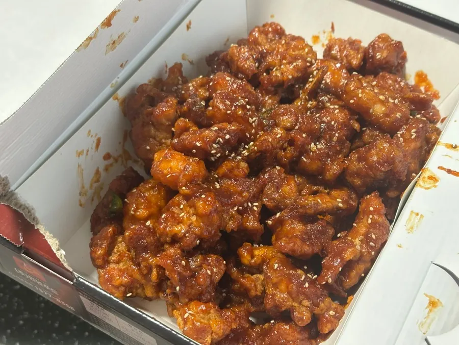 Boneless dakgangjeong and shrimp gangjeong still crisp after cooling