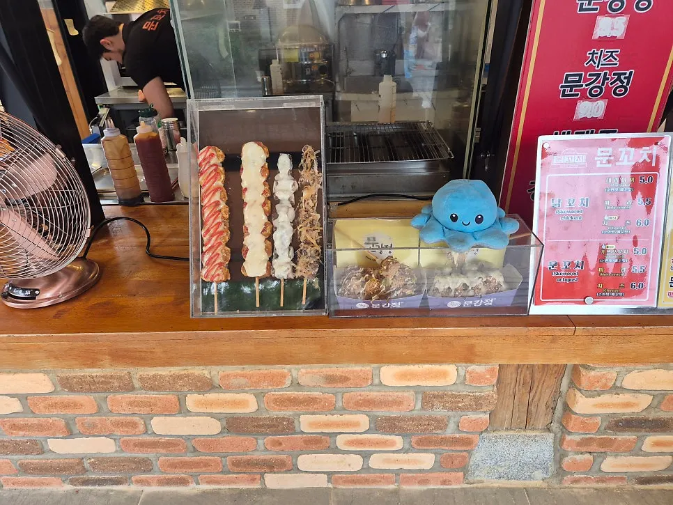 Munkkocchi Mungangjeong storefront and menu signage