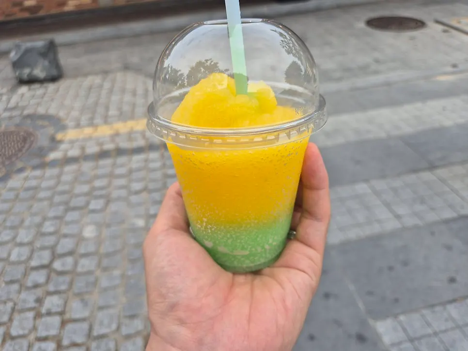 Four kinds of skewers and a cup of slushy