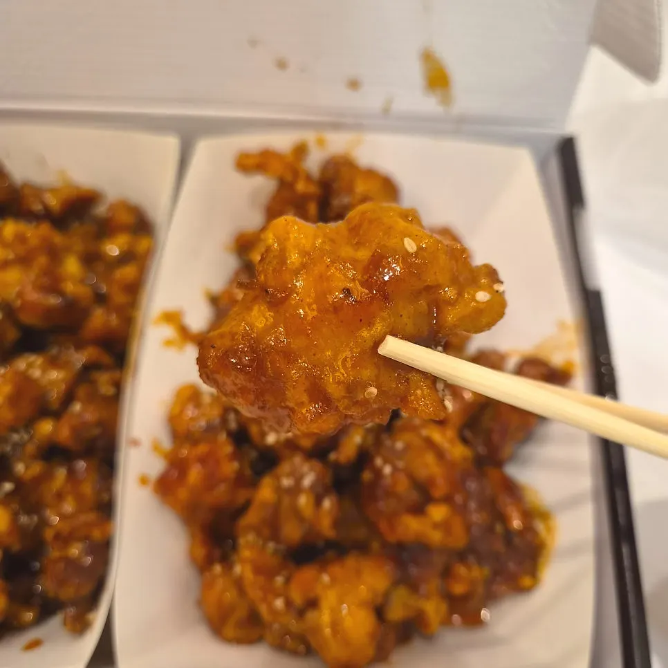 Takeout dakgangjeong shared by a group