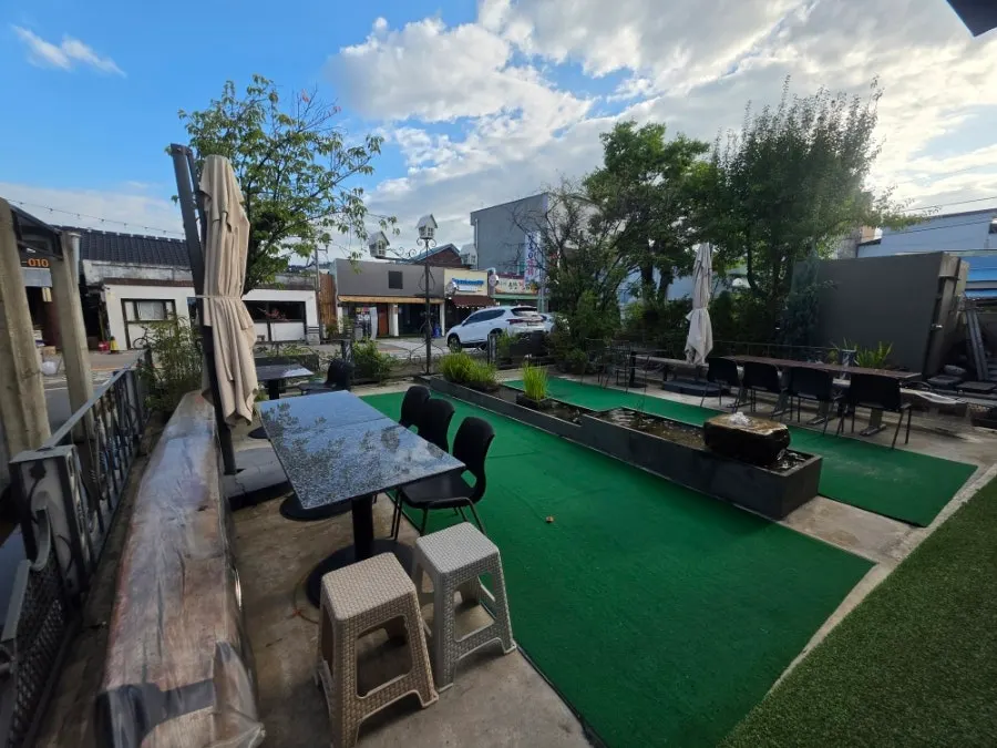 Outdoor area with a fountain and terrace tables