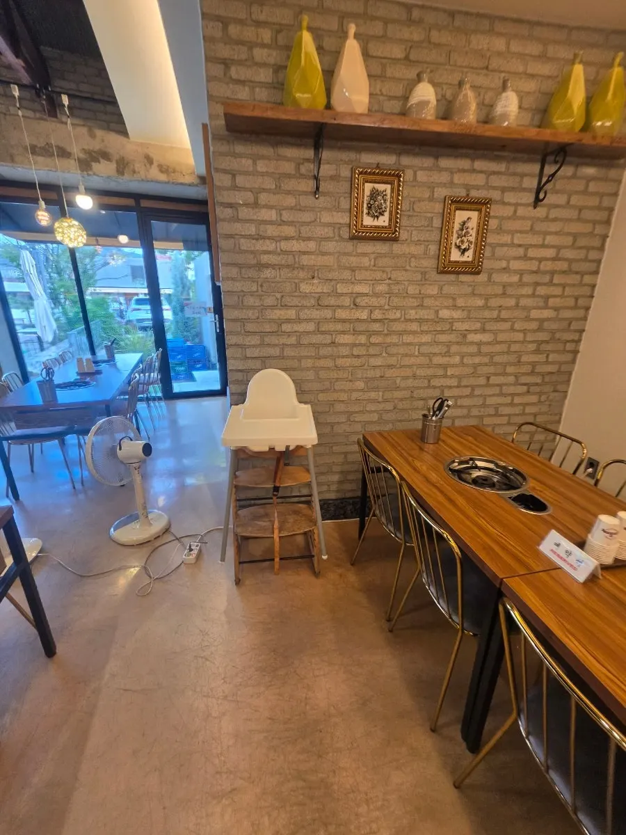 Interior seating with partitions