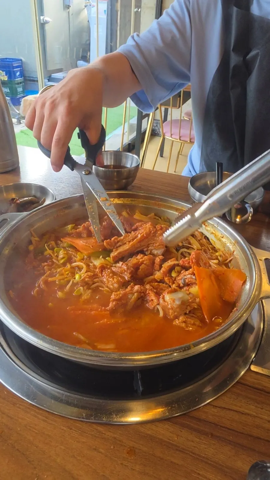 Galbi hot pot beginning to boil with ribs