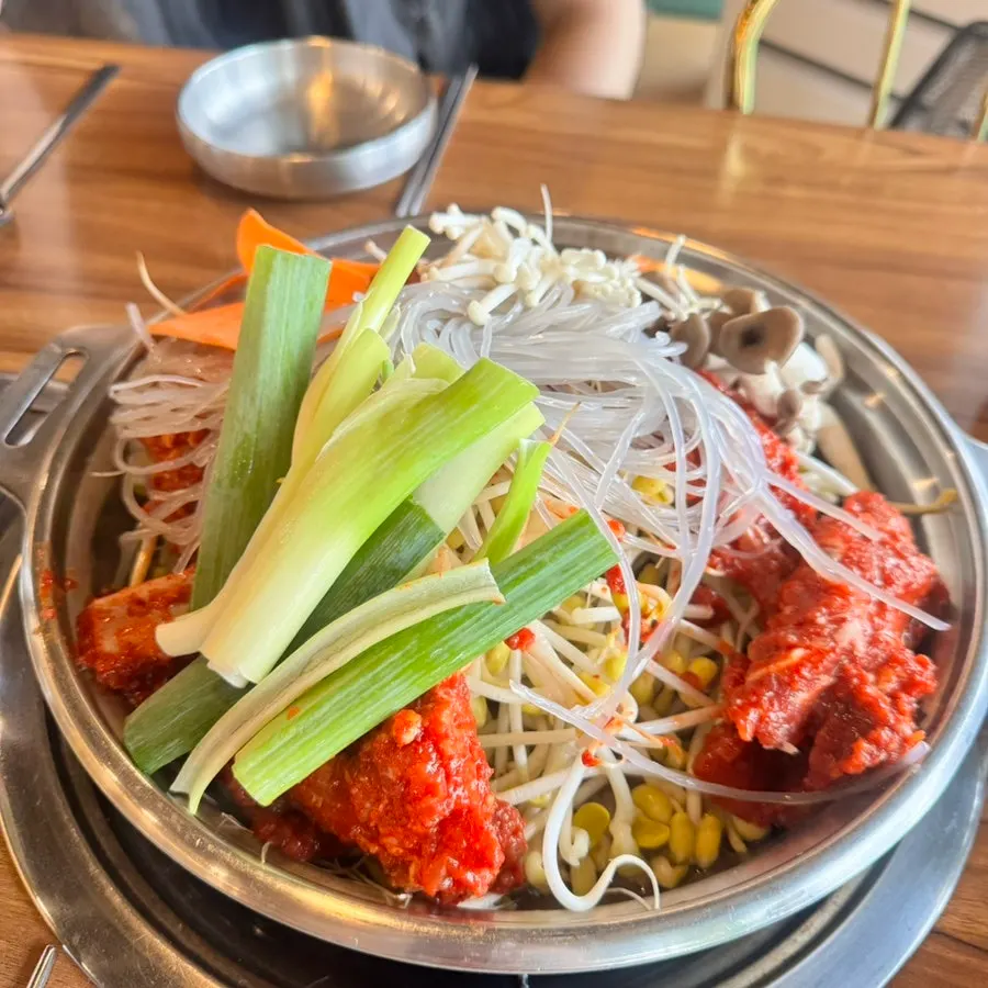 Table with the galbi hot pot set and side dishes