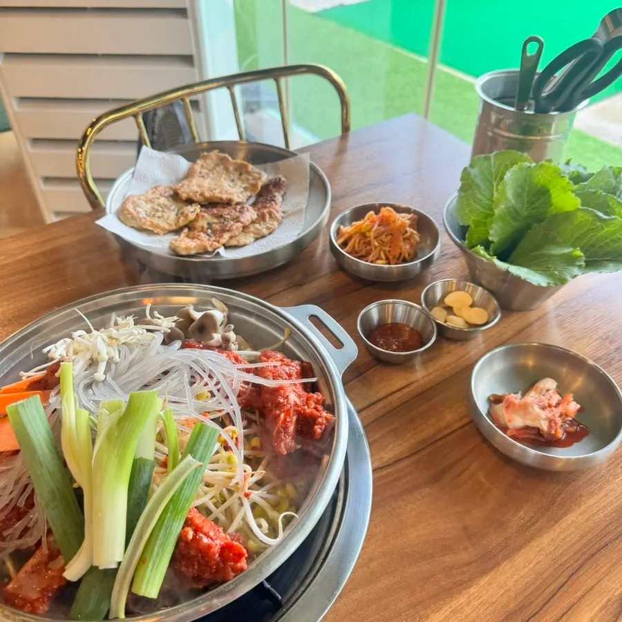 Generous spread of mulgalbi and yukjeon together