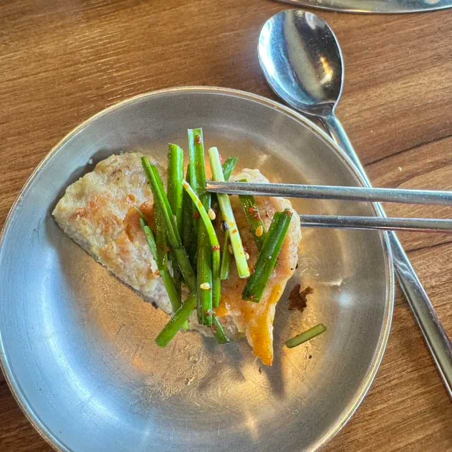 Simmered mulgalbi with bean sprouts and glass noodles