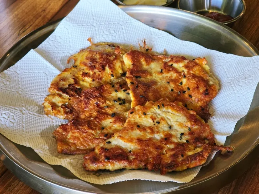 Plate of seasoned yukjeon