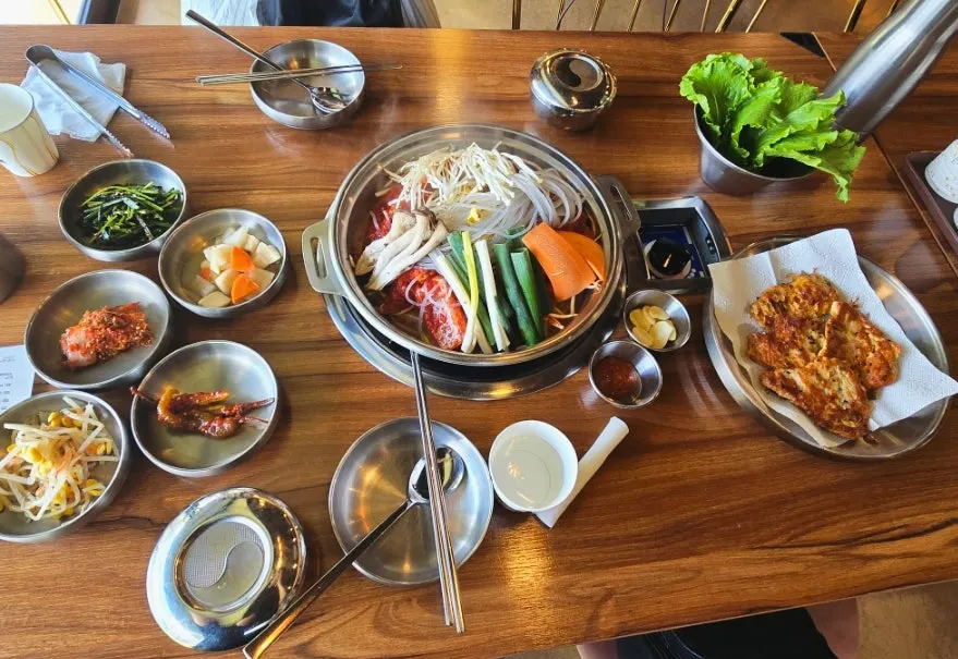 Full spread of the galbi hot pot set at Hanok Maeul Mulgalbi