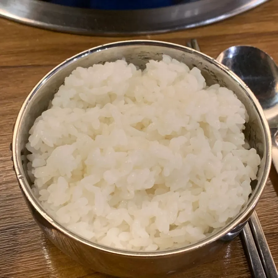 콩나물과 당면이 가득한 갈비전골 냄비