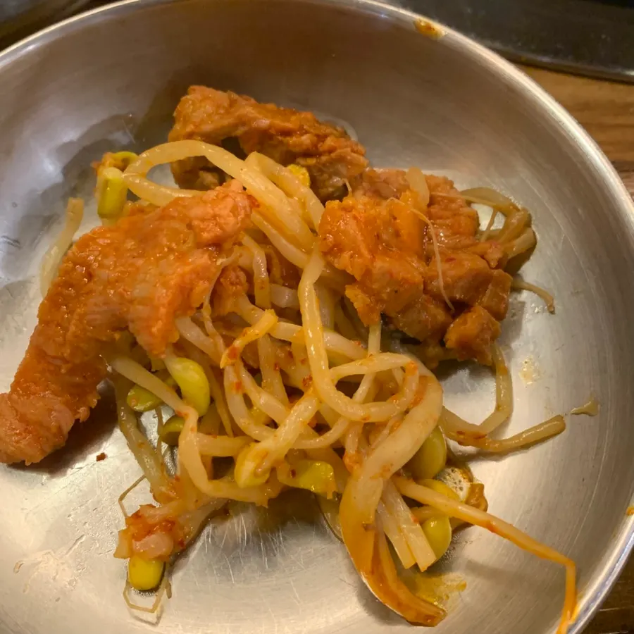 육전과 갈비전골을 함께 차린 상