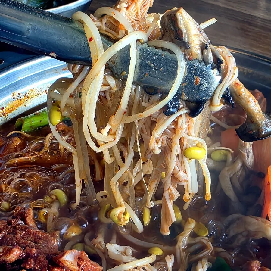 끓기 시작한 물갈비 전골