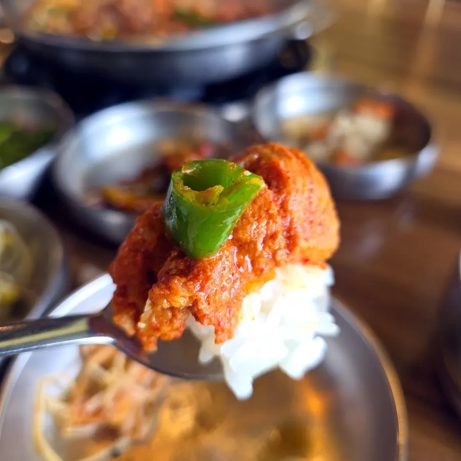 거의 비운 갈비 전골 냄비