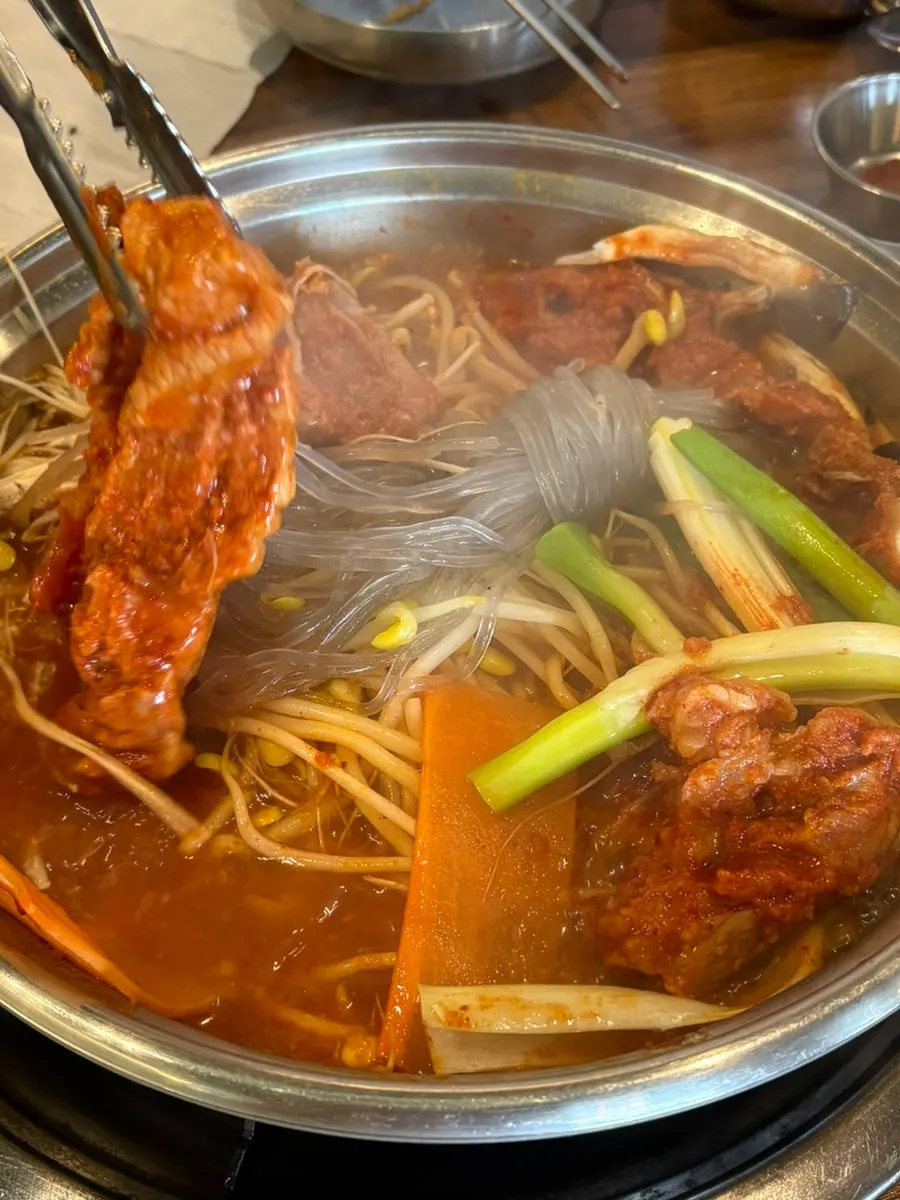 당면이 올라간 한옥마을물갈비 물갈비