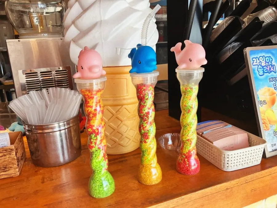Mungangjeong and ice cream set out on the seats beside the shop