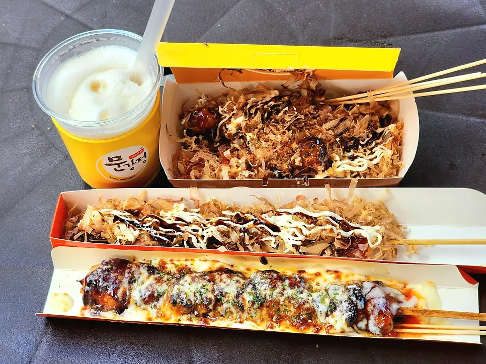 주문한 문꼬치와 치즈닭꼬치, 문강정 한 상