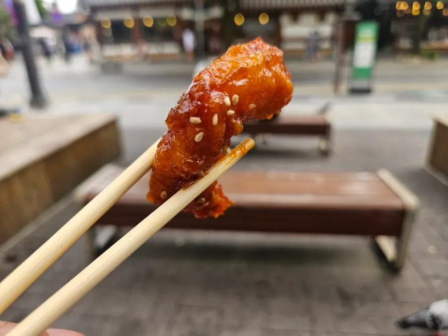 Picking up a piece of dakgangjeong