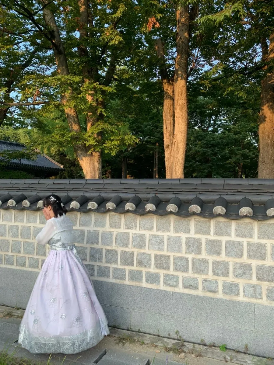 해 질 무렵 경기전에서 찍은 한복 사진