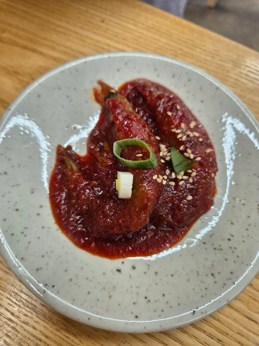 계란밥과 함께 나온 함박스테이크 한상