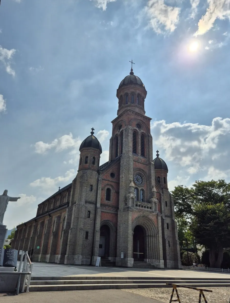 밥과 반찬, 국이 함께 차려진 전주 한식 상