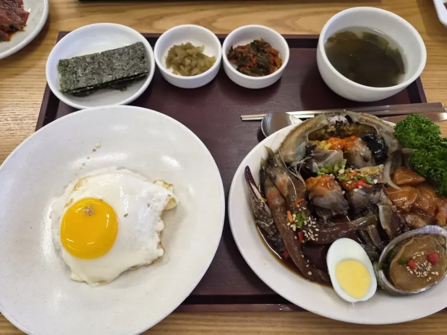 차려진 간장 모둠 한상 2인 상차림