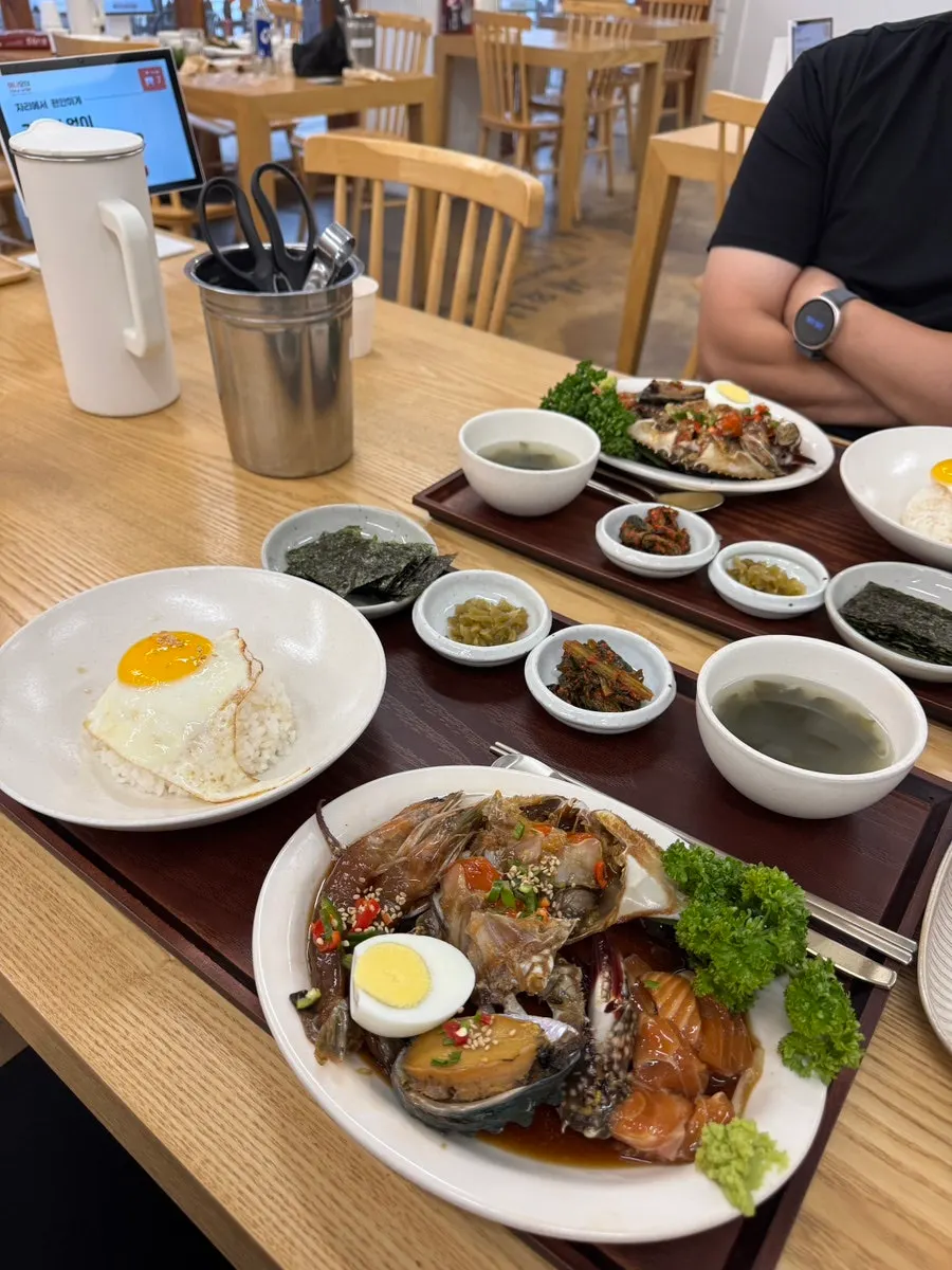 Signature soy-marinated crab set meal