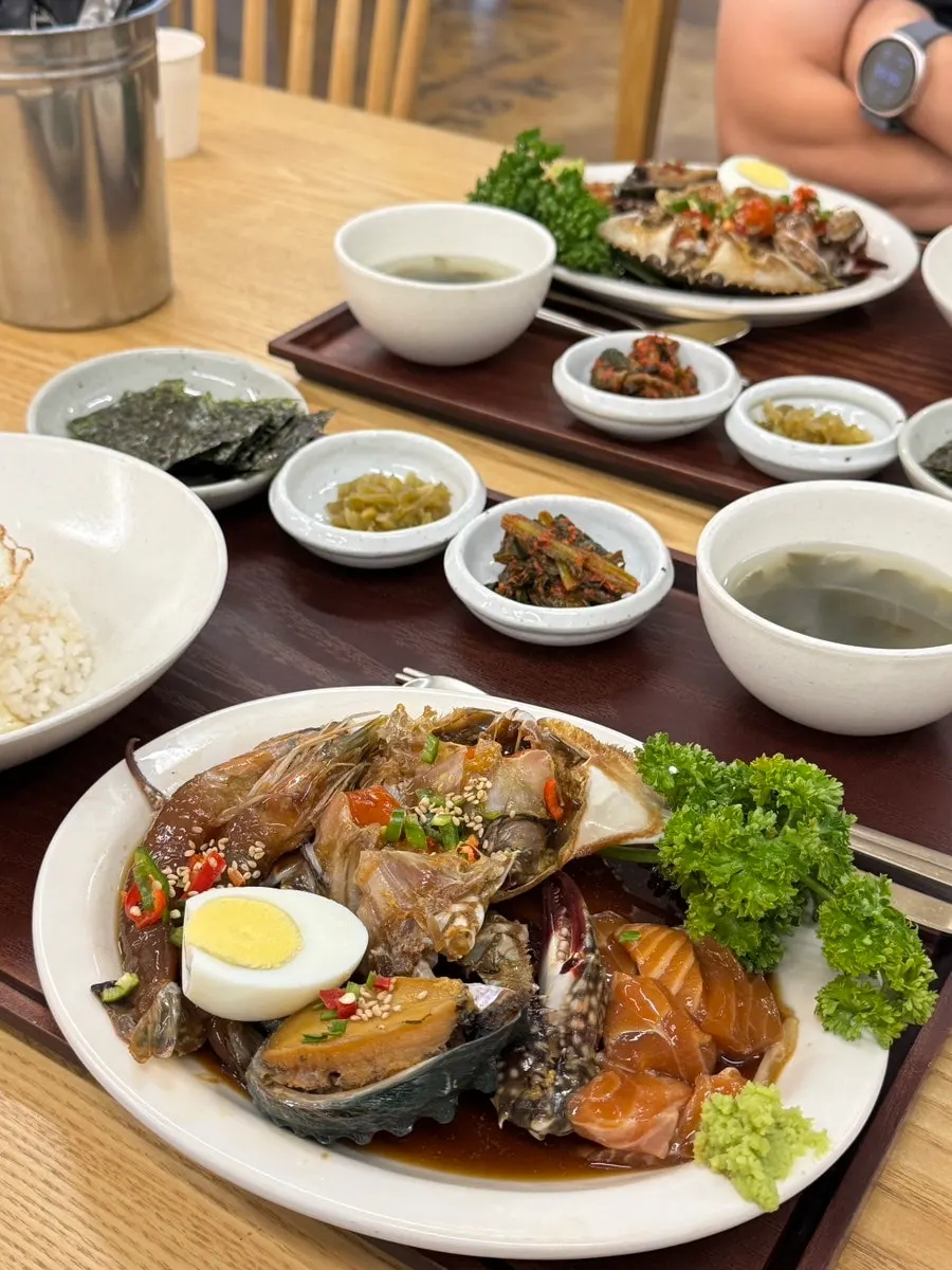 Soy-marinated crab meal with deep flavor