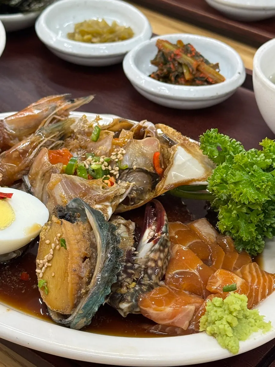 Mixed rice made with crab-shell tomalley