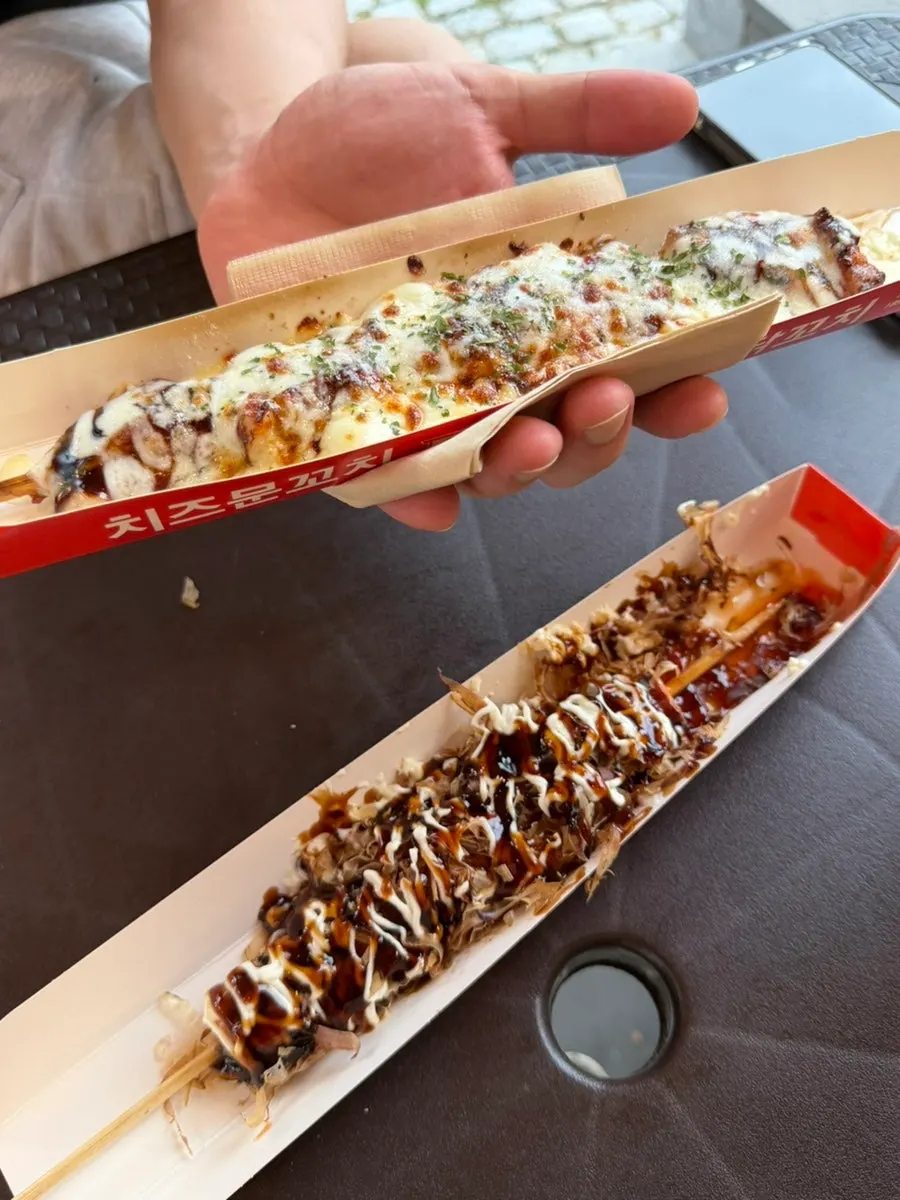 Sehidangan cheese chicken skewer dan octopus skewer