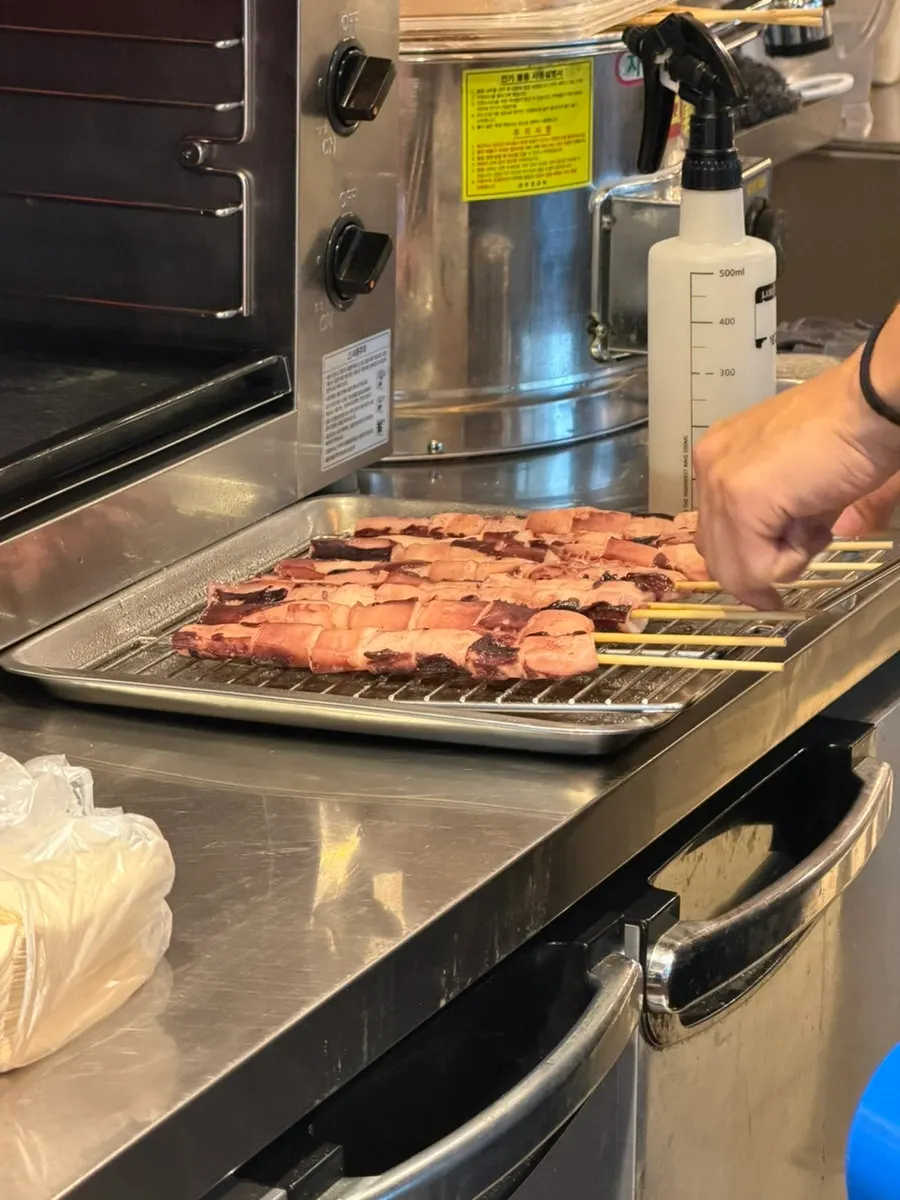 Octopus skewer dengan isi sotong kurita yang kenyal